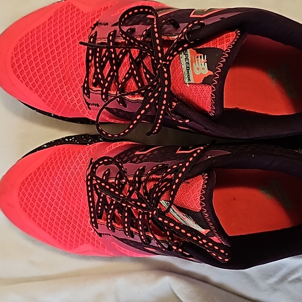 New Balance 690AT Sneakers - Picture 4 of 11